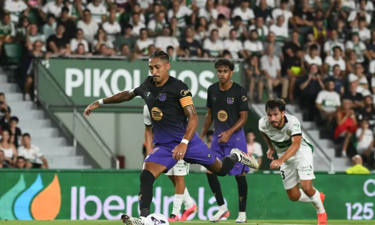 Raphinha, Lopez hit braces as Barcelona trounce Elche