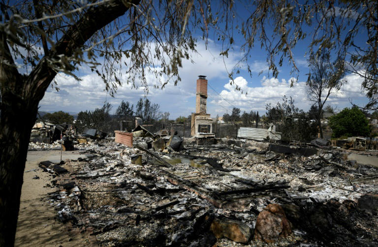 Tens of thousands flee fire near US city of Reno
