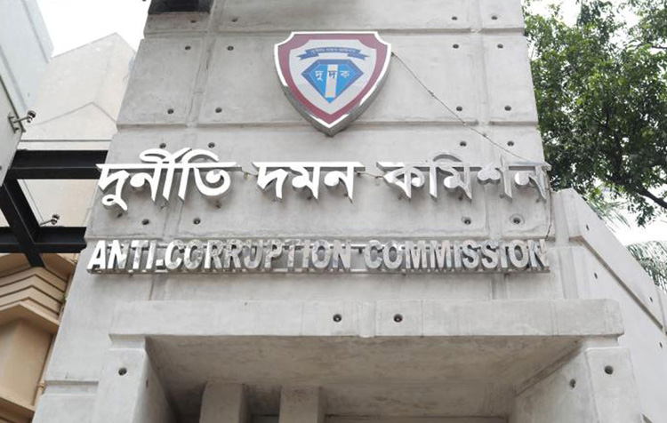 Cases filed against ex-minister Saifuzzaman, 28 others for embezzling Tk  141cr