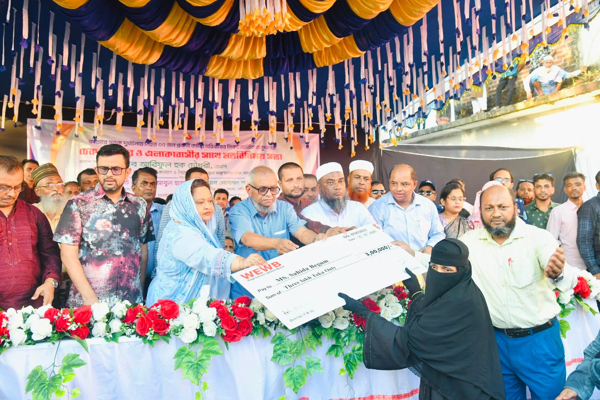 Ariful hands over financial aid to families of five Bangladeshis died in Qatar accident 