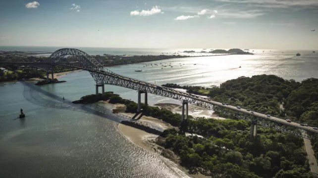 Tanker pays record $5.3 mn to transit Panama Canal: administrator