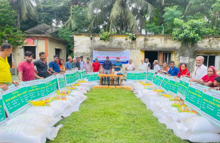 Over 50 farmers receive modern inputs in Khulna's Batiaghata