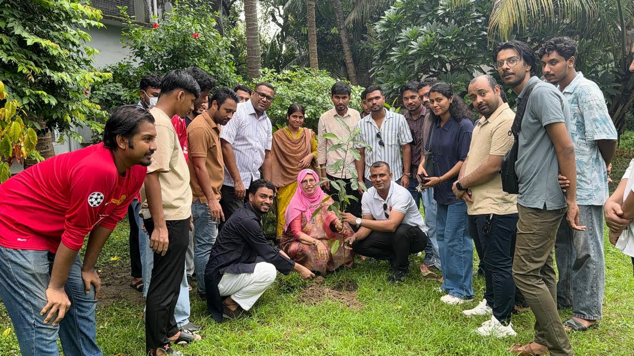 Cleanliness, tree plantation, dengue awareness drives held at DU on BNP’s founding anniversary