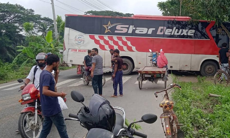 Three killed in separate road accidents in Jashore