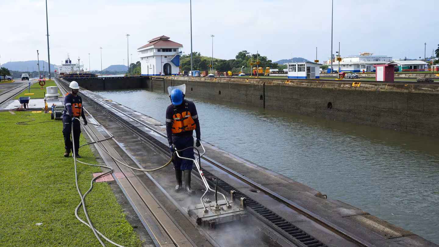  Panama Canal begins reducing crossings due to El Nino