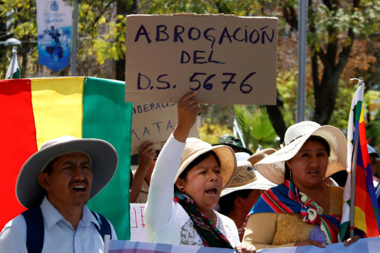 Bolivia farmers return to streets over diesel price hikes