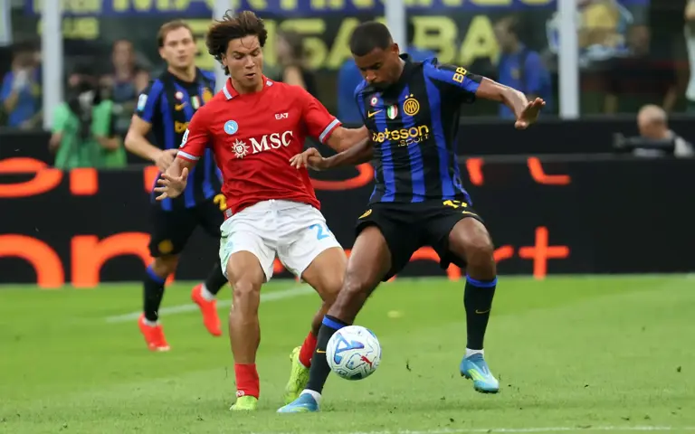 Inter and Roma roar back to win thrillers and share top spot