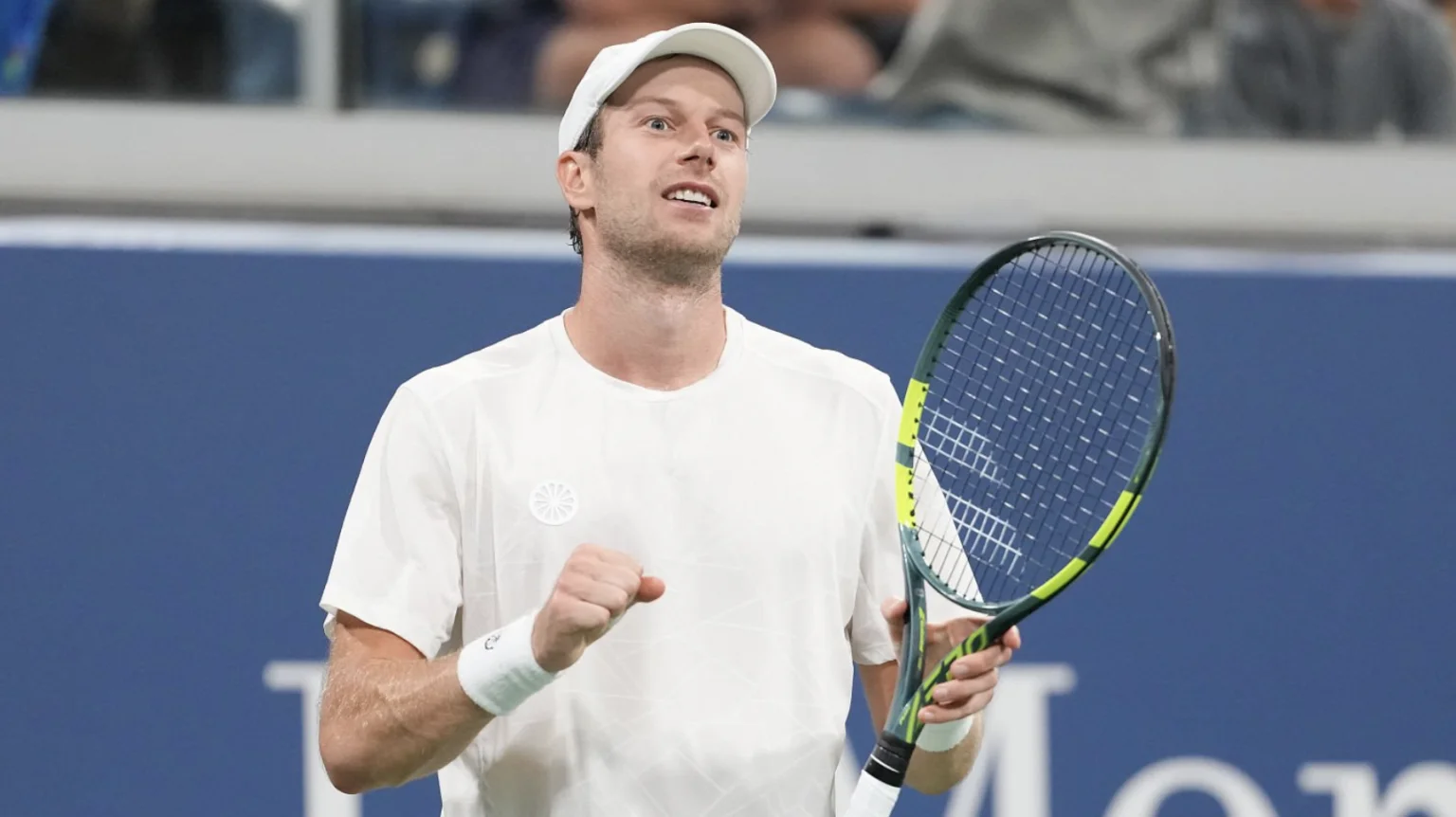 Photo: b.bssnews.net Dutch tennis veteran Botic van de Zandschulp shocks Arthur Gea to reach US Open quarter-finals after saving match point.
