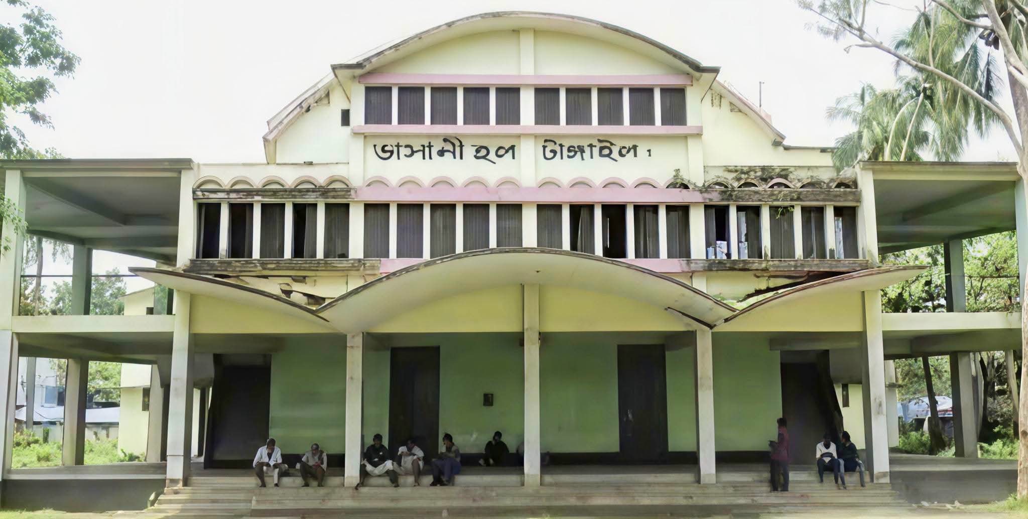 'Bhashani Hall' in Tangail faces ruin after years of neglect