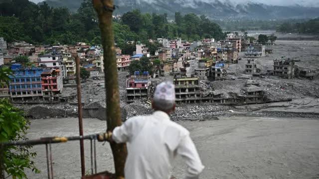 Nepal flood death toll rises as rescuers scour tunnels