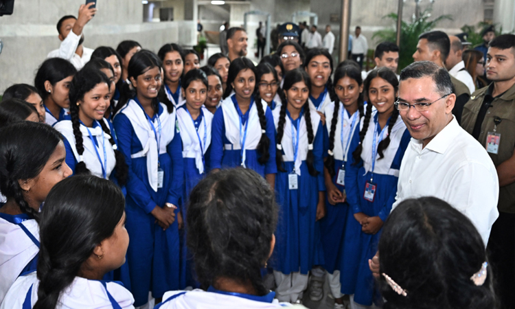 PM urges students to raise awareness on dengue prevention