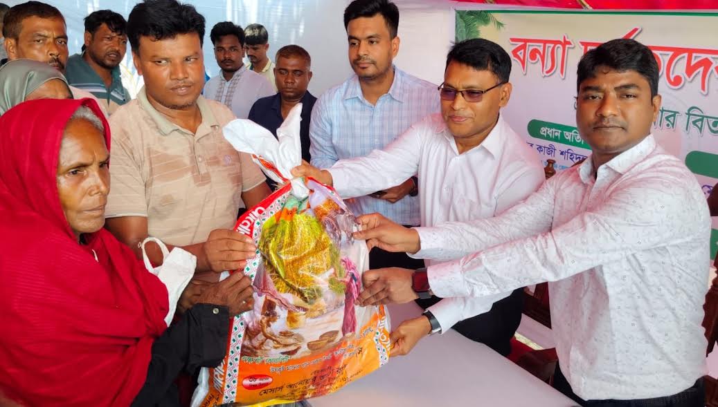 District administration stands by flood-affected people in Rajshahi