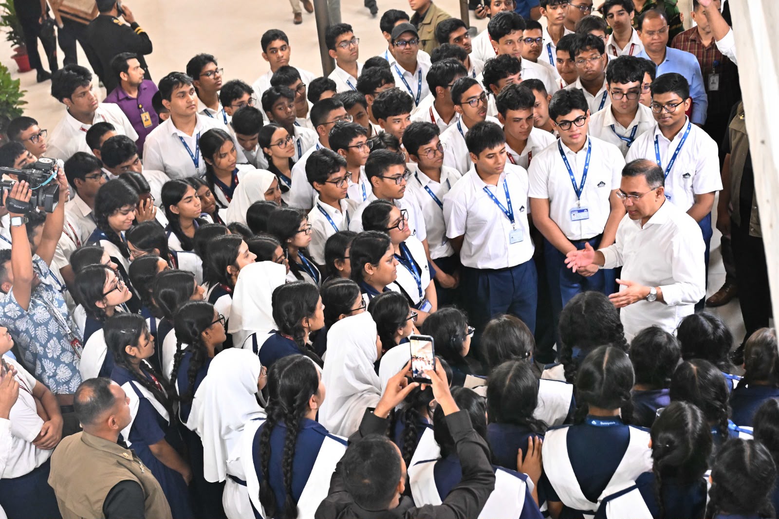 PM asks students to develop tree plantation habit to protect environment