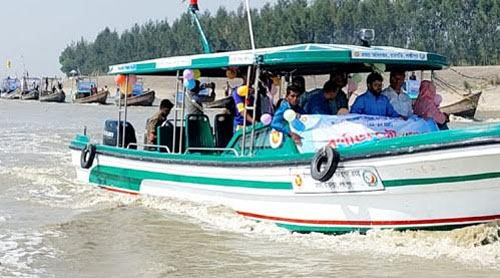 লক্ষ্মীপুরে নিষেধাজ্ঞা অমান্য করে ইলিশ ধরায় ৬ জেলে আটক