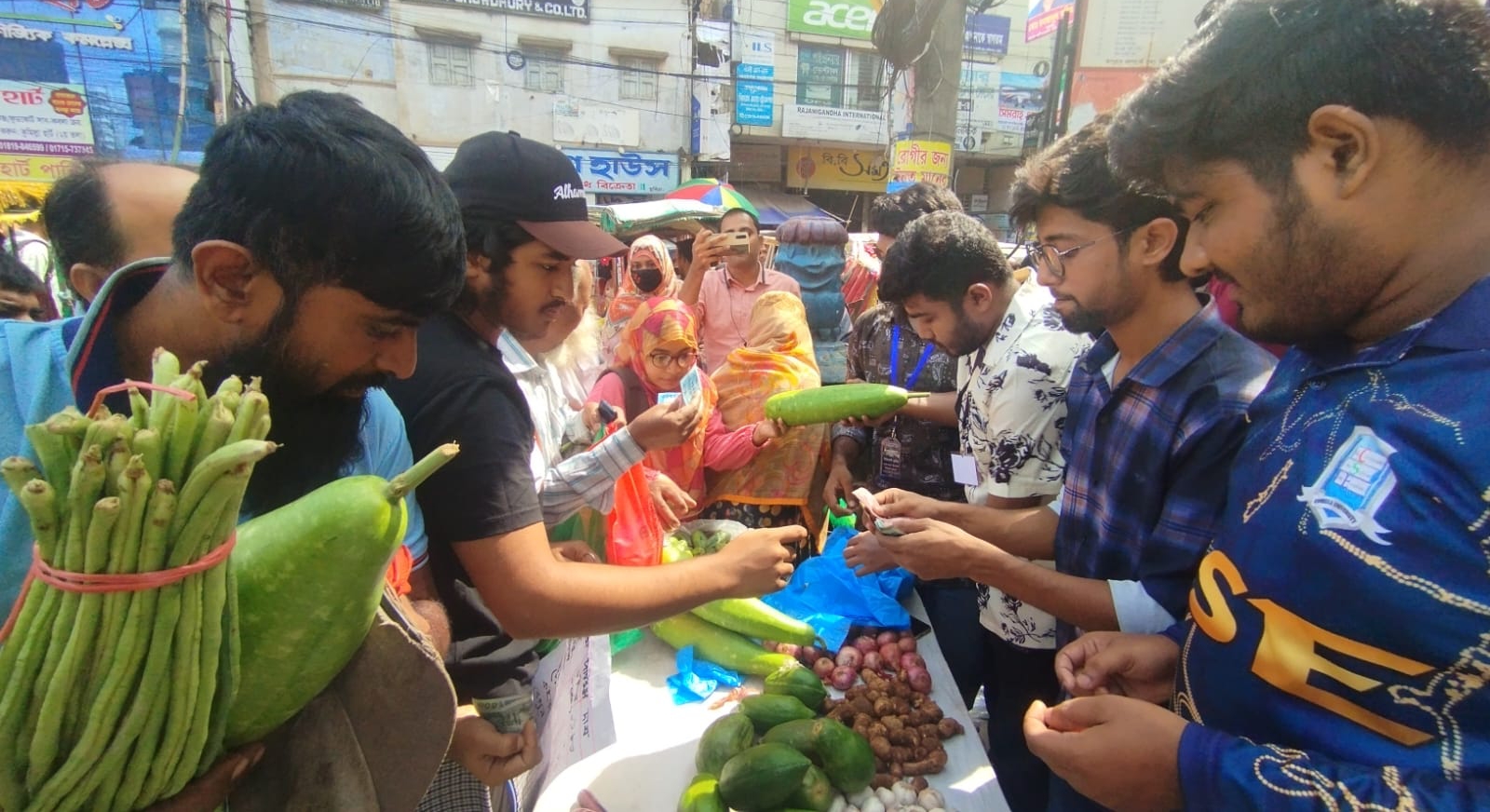 কুমিল্লায় ন্যায়্যমূল্যে পণ্য বিক্রি