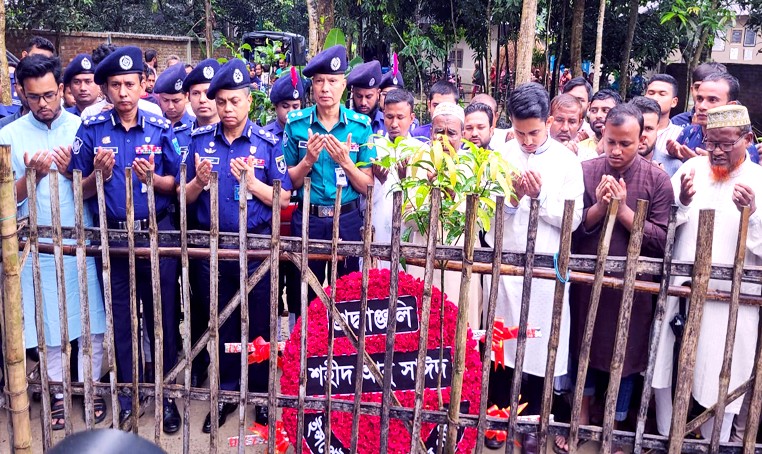 শহিদ আবু সাঈদের কবর জিয়ারত করলেন আইজিপি, সারজিস আলম