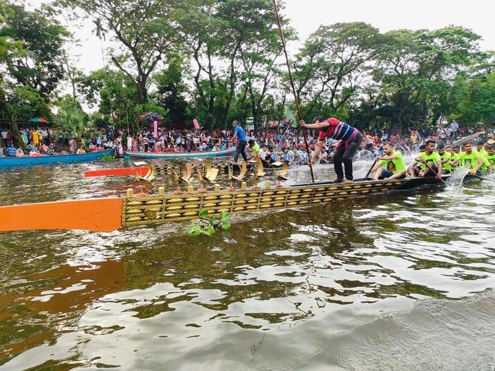 কোটালিপাড়ায় কালীপূজা উপলক্ষে নৌকা বাইচ অনুষ্ঠিত