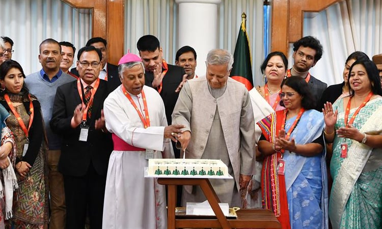 খ্রিষ্টান সম্প্রদায়সহ সকলকে দেশের উন্নয়নে এগিয়ে আসতে প্রধান উপদেষ্টার আহ্বান