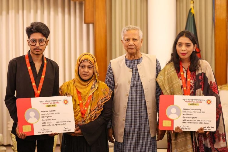 জুলাই গণঅভ্যুত্থানের যোদ্ধাদের জন্য হেলথকার্ড বিতরণ কার্যক্রমের উদ্বোধন 