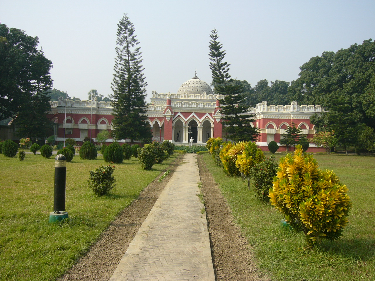 নাটোরের উত্তরা গণভবন প্রাচীন স্থাপত্যকলার অপরুপ নিদর্শন