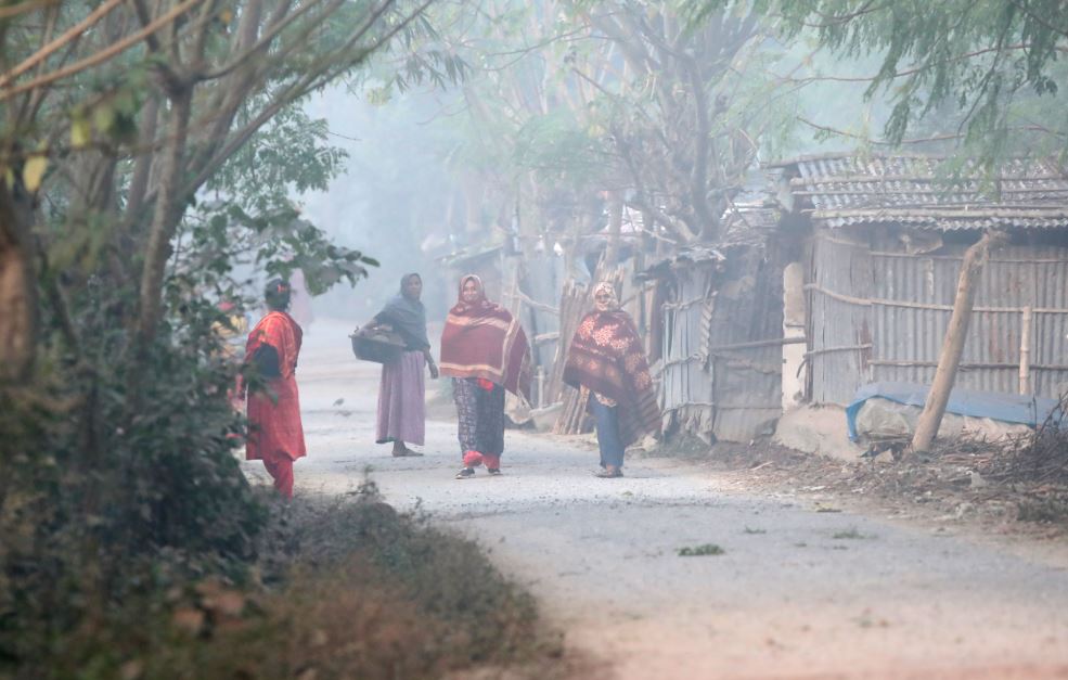 তীব্র শীতে দুভোর্গে দেশবাসী