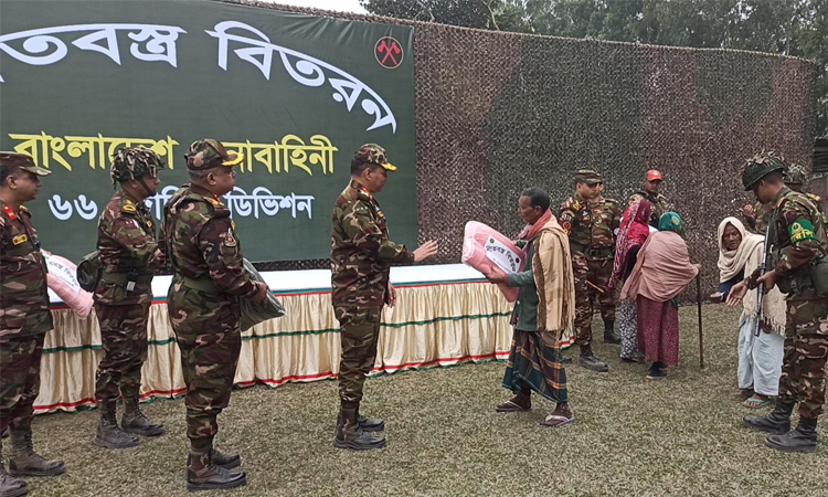 পঞ্চগড়ে সেনাবাহিনীর ফ্রি মেডিকেল ক্যাম্প 