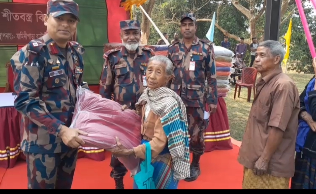 খাগড়াছড়িতে শীর্তাতদের মাঝে বিজিবির কম্বল বিতরণ