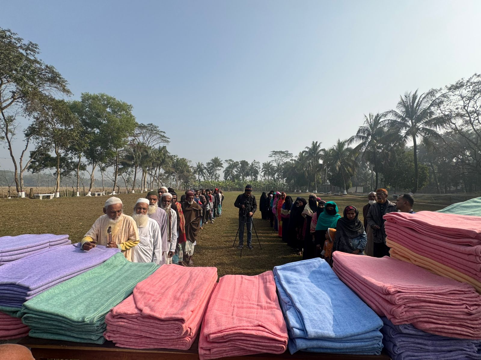 পিরোজপুরে তারেকের পক্ষে বিএনপি'র শীতবস্ত্র বিতরণ