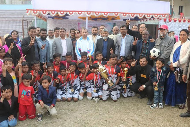 মাগুরায় সরকারি প্রাথমিক বিদ্যালয় গোল্ডকাপ ফুটবল টুর্নামেন্টের ফাইনাল খেলা অনুষ্ঠিত