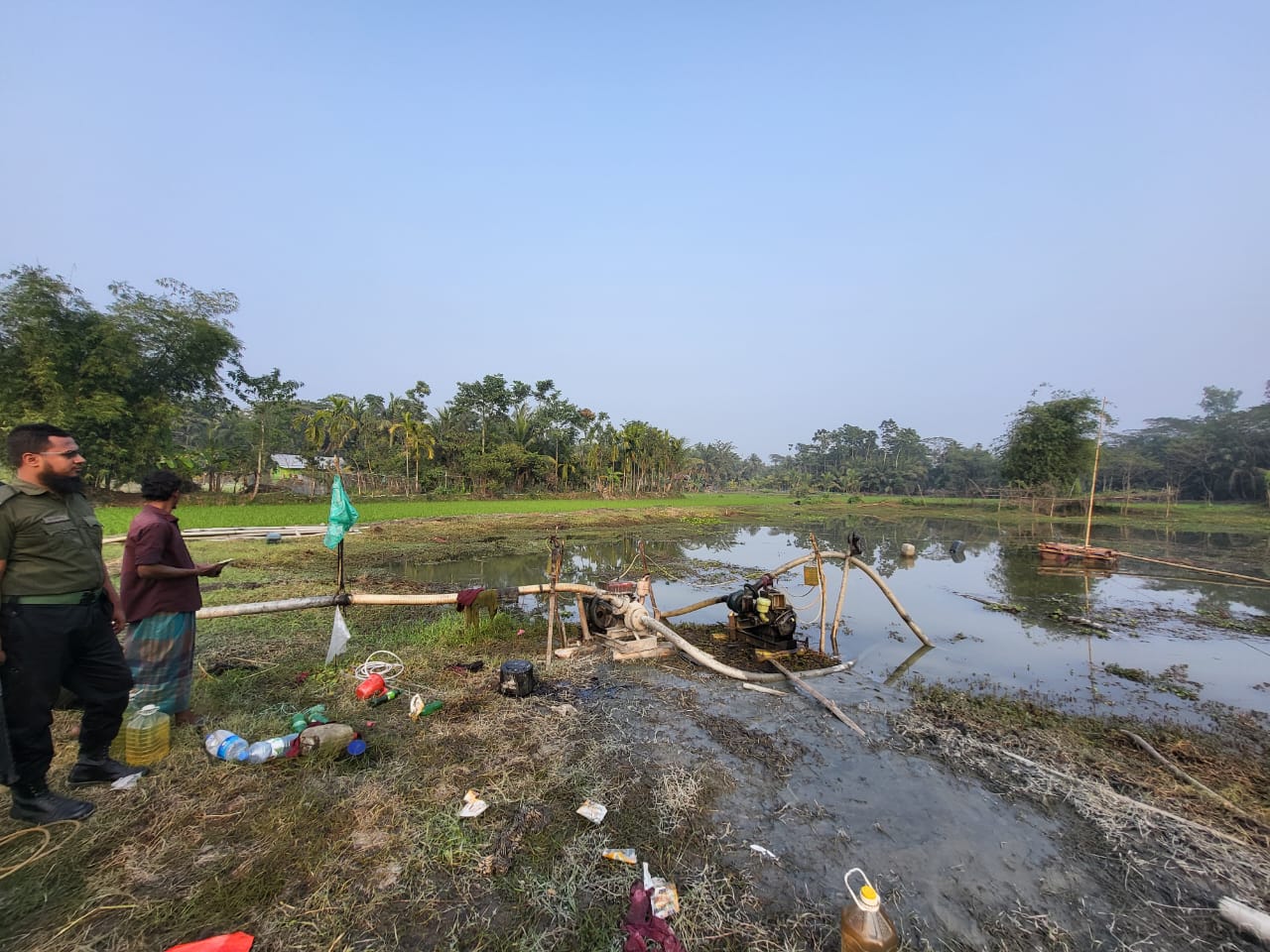 নোয়াখালীতে ফসলি জমি থেকে বালু তোলায় লাখ টাকা জরিমানা