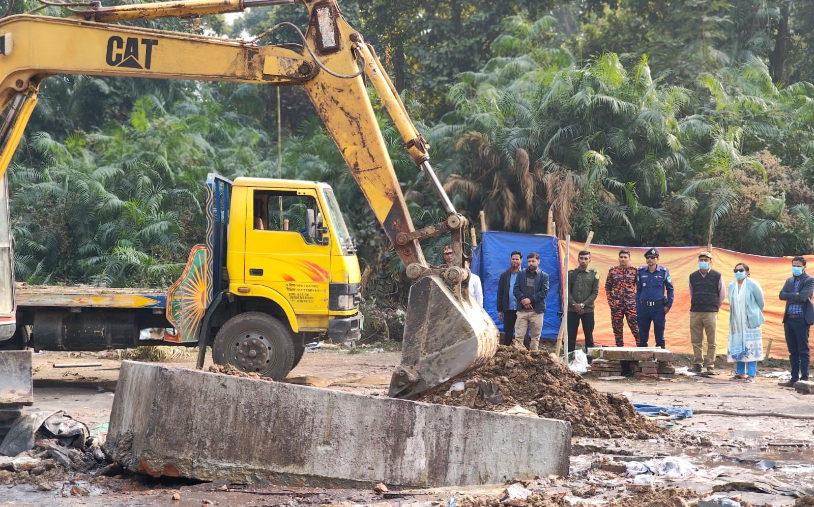 টাঙ্গাইলের ঘাটাইলে অবৈধ সীসা কারখানা গুড়িয়ে দিয়েছে পরিবেশ অধিদপ্তর