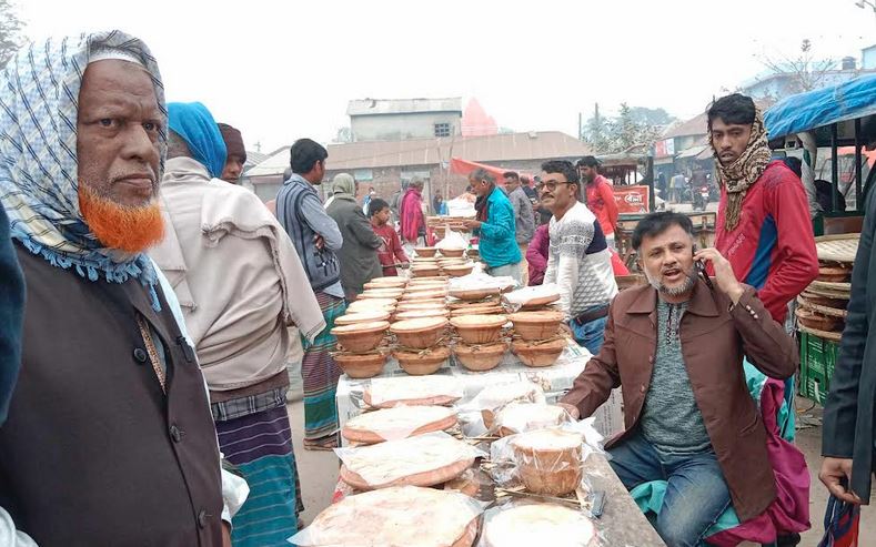 সিরাজগঞ্জে তিন’শ বছরের ঐতিহ্যবাহী দইমেলা