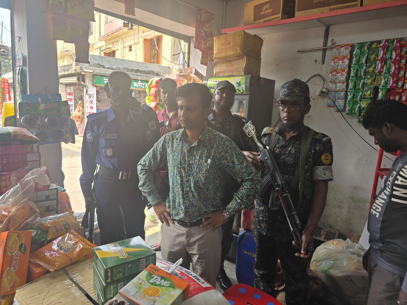 পাবনায় ১০টি প্রতিষ্ঠানকে মোট দুইলাখ টাকা জরিমানা