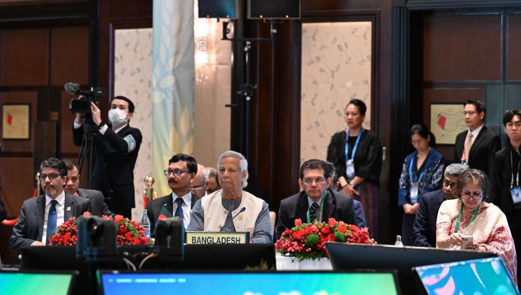 রাখাইনে আরও বাস্তুচ্যুতি বন্ধে মানবিক চ্যানেল স্থাপনের আহ্বান প্রধান উপদেষ্টার 