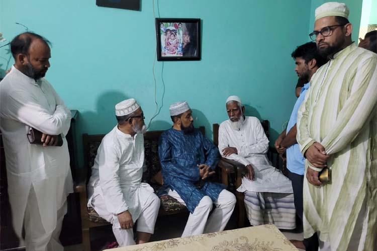 সড়ক দুর্ঘটনায় নিহত জুলাই বিপ্লবীর পরিবারের পাশে জামায়াত নেতৃবৃন্দ