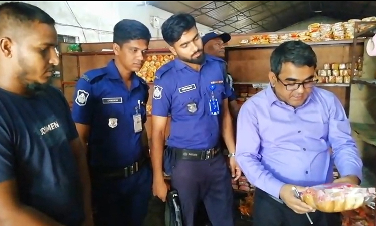 চুয়াডাঙ্গায় বেকারিকে ৪০ হাজার টাকা জরিমানা