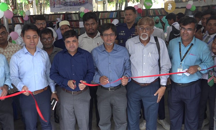 বিশ্ব সাহিত্য কেন্দ্রের উদ্যোগে লক্ষ্মীপুরে ৫ দিনব্যাপী ভ্রাম্যমাণ বইমেলার উদ্বোধন