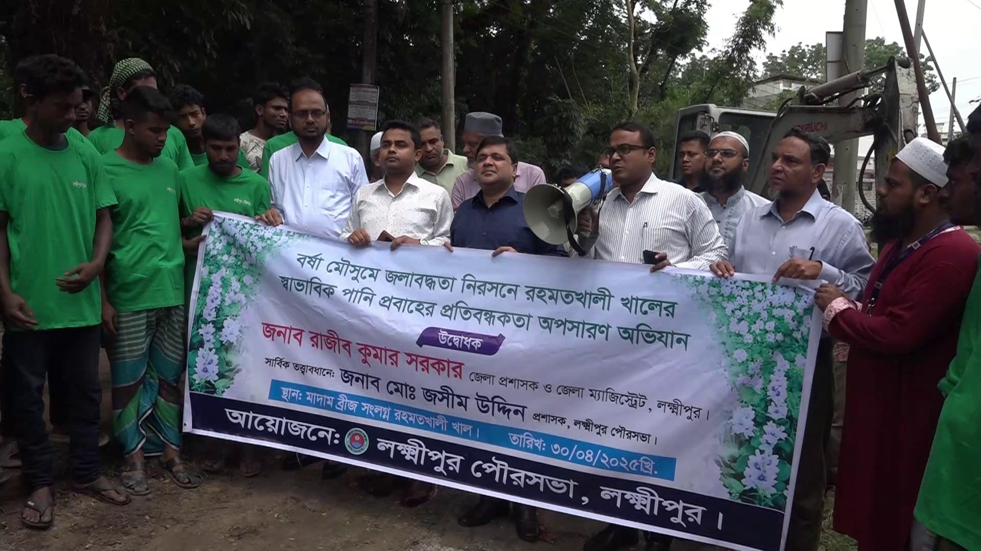 লক্ষ্মীপুরে জলাবদ্ধতা নিরসনে খাল পরিষ্কার অভিযান শুরু