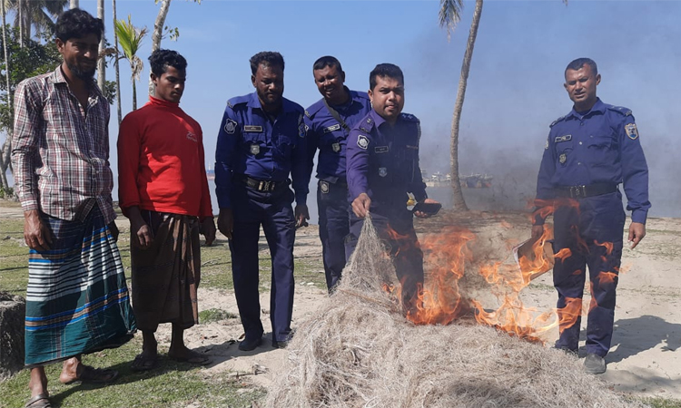 নৌ পুলিশের অভিযানে বিপুল পরিমাণ অবৈধ জাল, মাছ ও মাছের পোনা জব্দ, গ্রেফতার ২৪৮