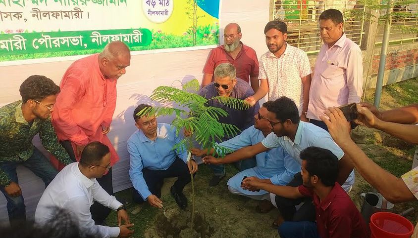 নীলফামারী বড়মাঠে বৃক্ষরোপন ও পৌর ফিটনেস সেন্টার উদ্বোধন