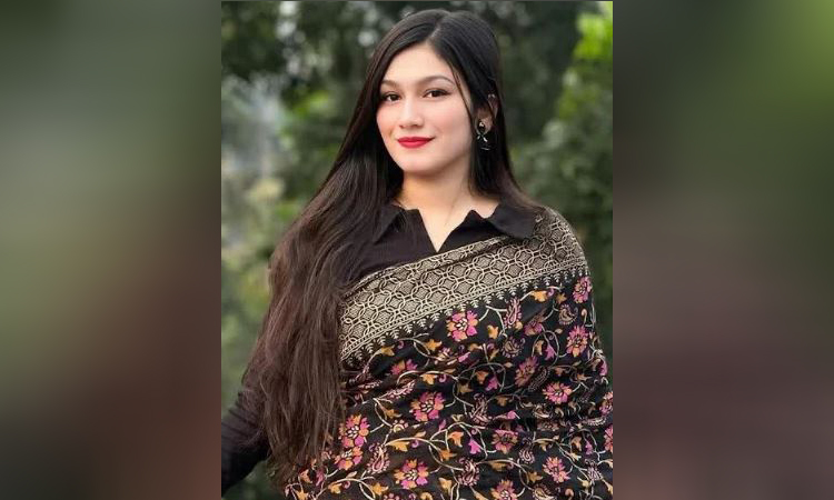 চট্টগ্রামে নিষিদ্ধ ছাত্রলীগ নেত্রীকে পুলিশে সোপর্দ শিক্ষার্থীদের