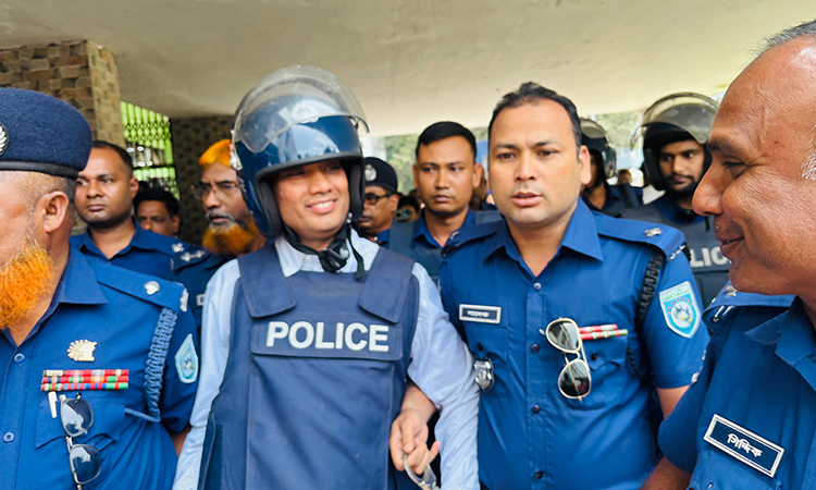 চাঁদাবাজি ও বিস্ফোরক মামলায় শোন অ্যারেস্ট সাবেক এমপি মাজাহারুল সুজন