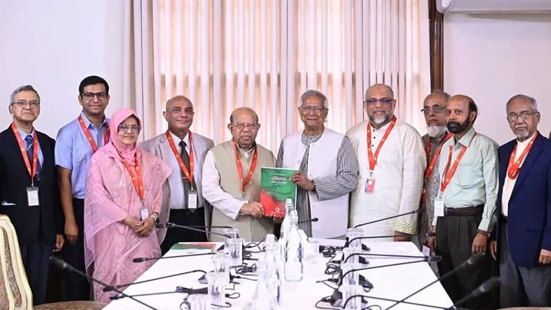 পূর্বানুমতি ছাড়া চিকিৎসক ও স্বাস্থ্যকর্মী গ্রেপ্তার না করার সুপারিশ করেছে স্বাস্থ্যখাত সংস্কার কমিশন