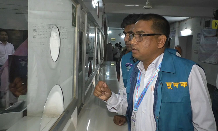 যশোর বিআরটিএ কার্যালয়ে দুদকের অভিযান : ৩ দালালের জেল-জরিমানা