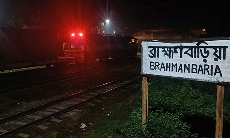 ব্রাহ্মণবাড়িয়ায় মালবাহী কনটেইনারের ৮ ঘণ্টা পর এবার আন্ত:নগর ট্রেনের লাইনচ্যুত