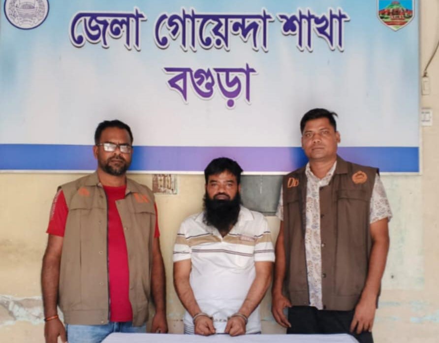 বগুড়া শহরের আলোচিত সন্ত্রাসী ঝুমুর সরকার গ্রেফতার