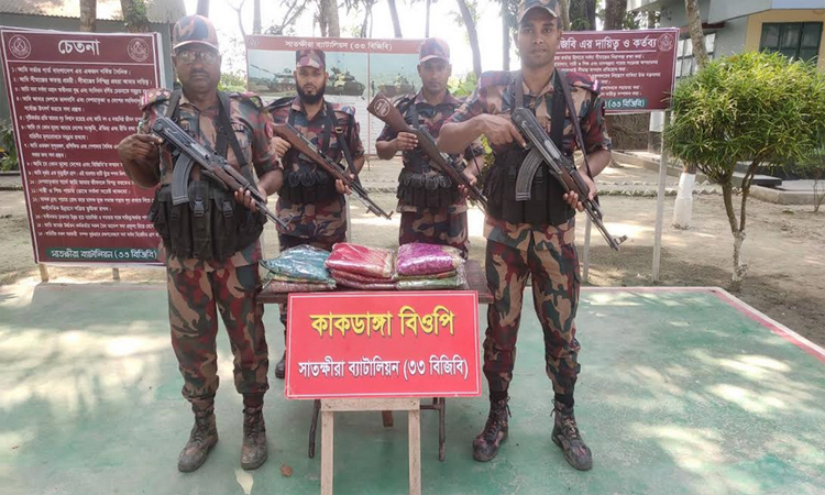 সাতক্ষীরা সীমান্ত থেকে ভারতীয় বিভিন্ন মালামাল জব্দ 