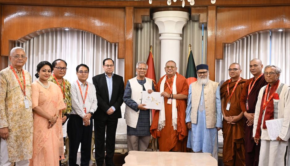 প্রধান উপদেষ্টার সঙ্গে বৌদ্ধ ধর্মীয় নেতাদের সাক্ষাৎ