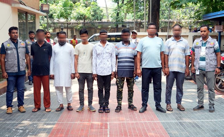 রাজধানীতে অস্ত্র-বোমাসহ আন্তঃজেলা ডাকাত দলের ৭ সদস্য গ্রেফতার
