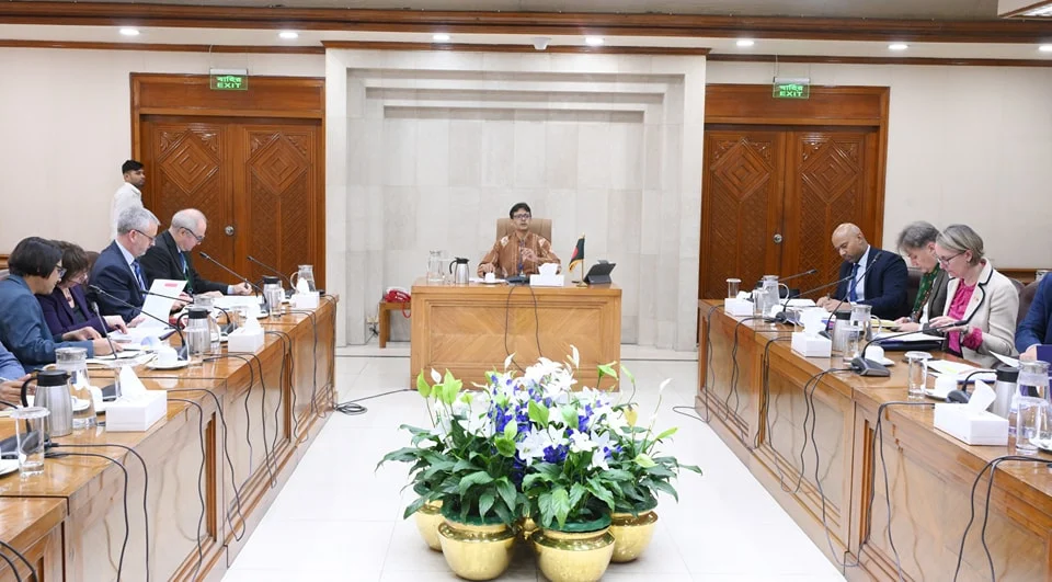 শ্রম সংস্কারের অগ্রগতি পশ্চিমা কূটনীতিকদের অবহিত করলেন লুৎফে সিদ্দিকী